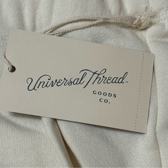 NWT Universal Thread High Rise Fleece Jogger
Pants Pockets Cream Ivory Size 4X - Picture 4 of 7